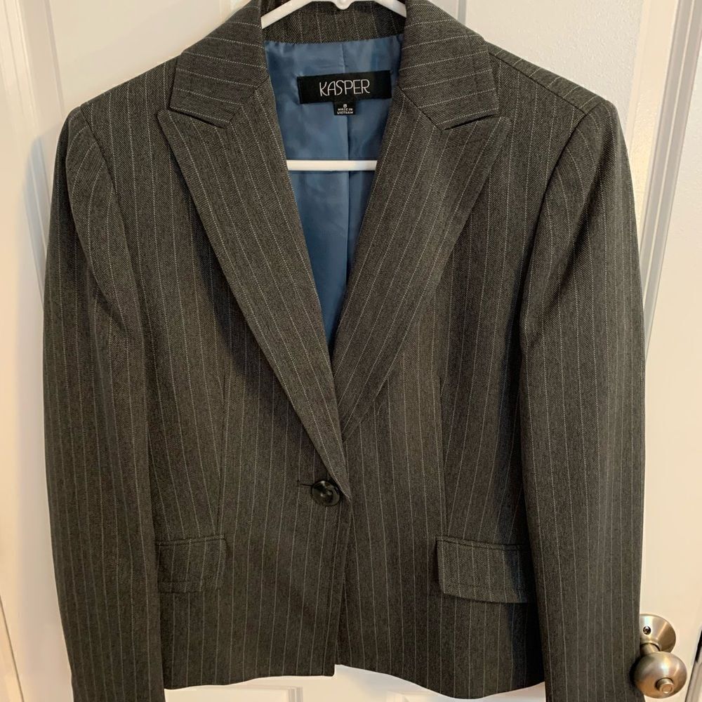 Kasper size 8 medium vintage gray pinstriped blazer suit jacket